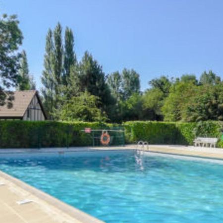 Nice House In A Residence With Swimming Pool Cabourg Eksteriør billede