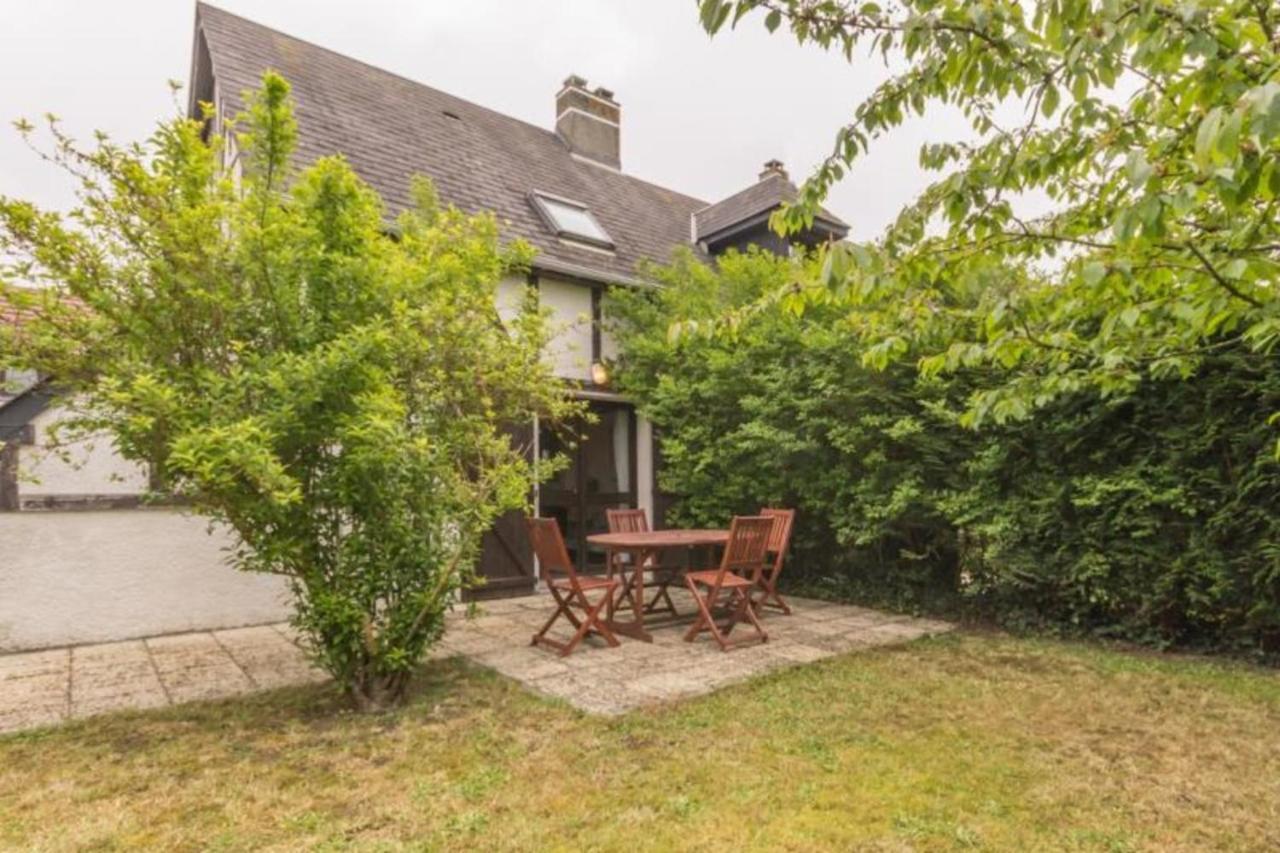 Nice House In A Residence With Swimming Pool Cabourg Eksteriør billede